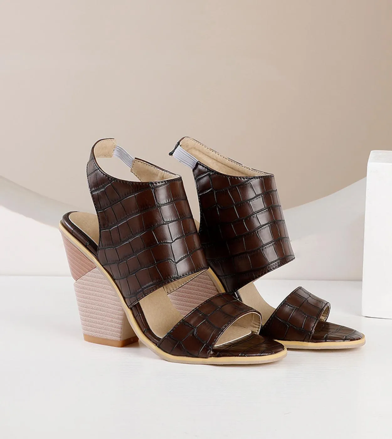 Moda Donna Sandali Zeppe Tacchi alti Pantofole femminili Scarpe eleganti Outdoor Sunmmer Infradito Scarpe taglie forti Donna Cha